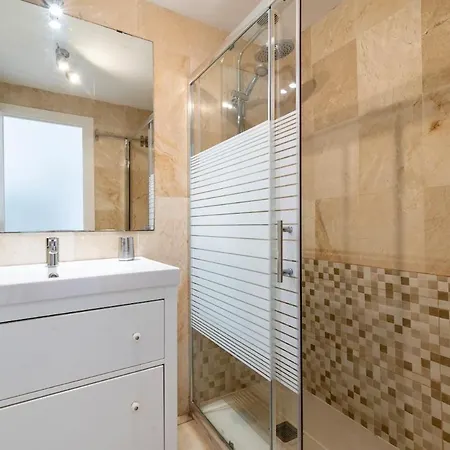 Lightbooking Arenas Apartment
